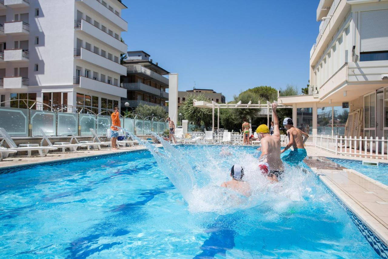 Hotel Solemare Milano Marittima Bagian luar foto